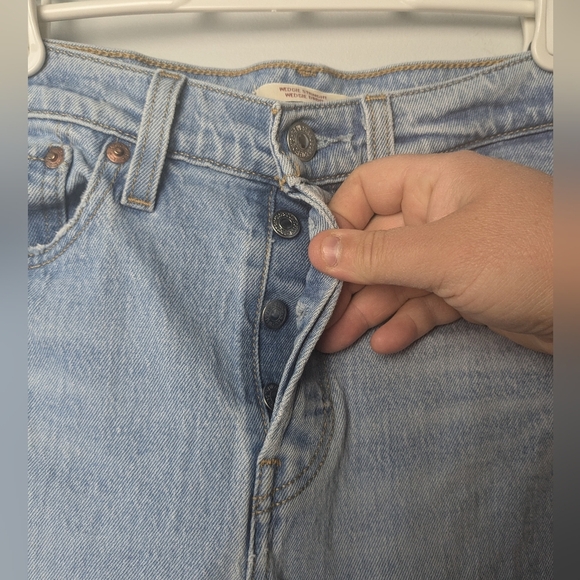 LEVI'S Wedgie Straight Jeans Pants Women Size 26x26 Light Blue Distressed Crop - Picture 4 of 14